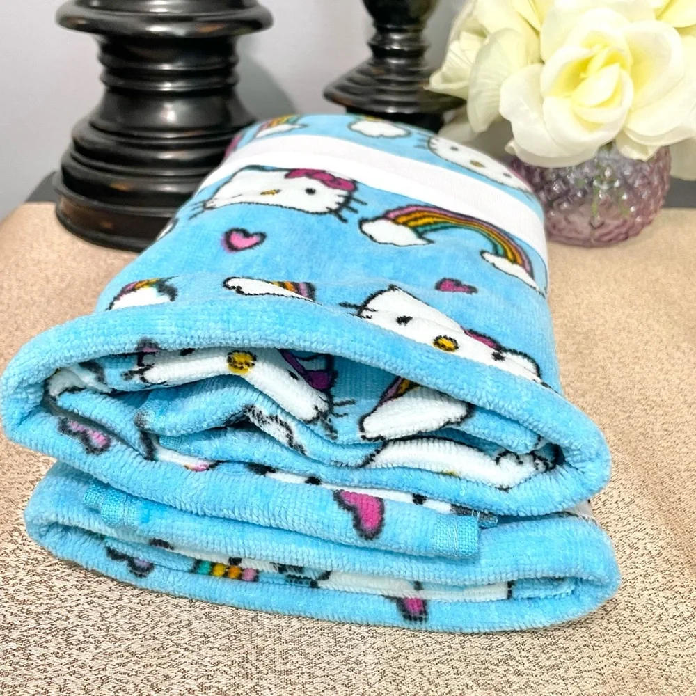 NWT Set of 2 HELLO KITTY Hand Towels